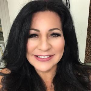 Meet your Posher, Lorie